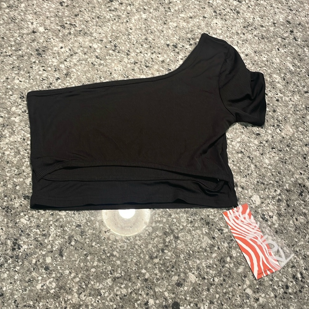 ROMWE NWT Crop Top